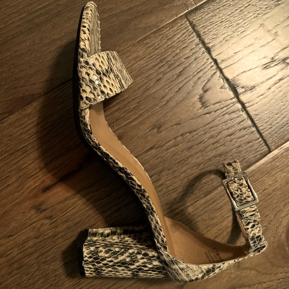 Aerosoles Snake print 7.5 sandal - Picture 3 of 5